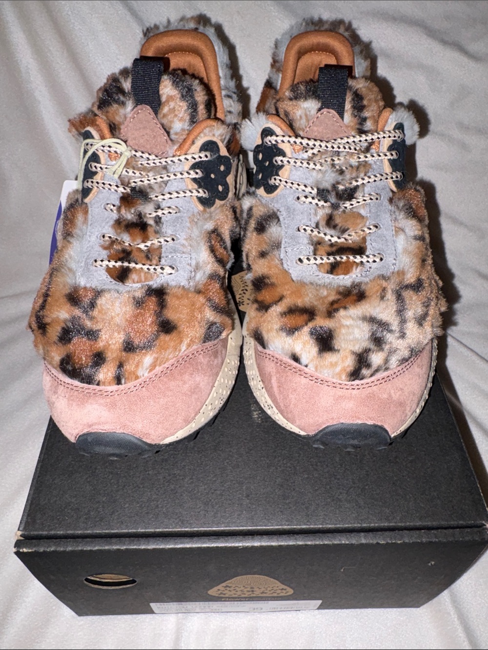 NWT Flower Mountain KOTETSU SUEDE ECO-FUR IN GREY & LIGHT BROWN - Picture 7 of 13